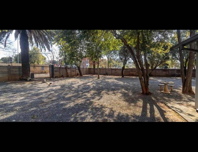 BUSINESS PROPERTY TO RENT IN LYNNWOOD GLEN